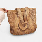 Grand sac à main cabas en paille avec pompon Naïma - image 4