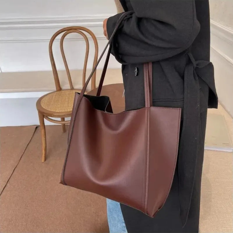 Grand sac à main cabas souple avec pochette assortie Amandine - image 11