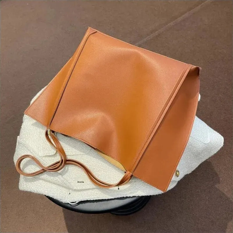 Grand sac à main cabas souple avec pochette assortie Amandine - image 21