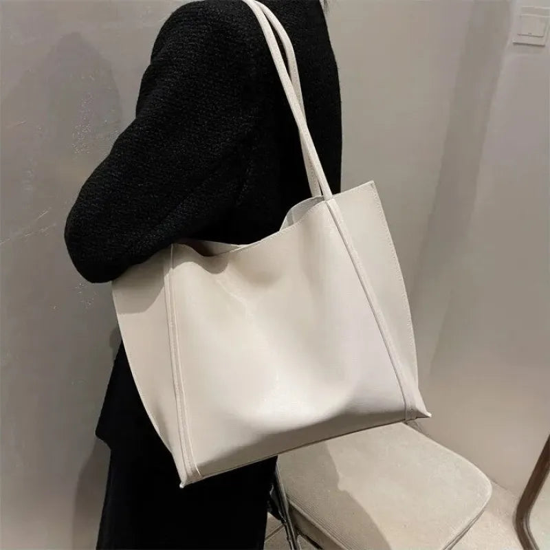 Grand sac à main cabas souple avec pochette assortie Amandine - image 24