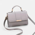 Petit sac à main bandoulière à rabat aux finitions doré Maëlys - Gris - image 11