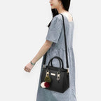 Petit sac à main bandoulière avec son charms pompon Louna - image 2
