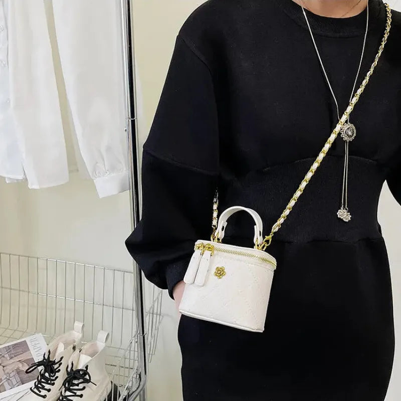 Petit sac à main bandoulière cubique matelassé au finition doré Aurore - image 12