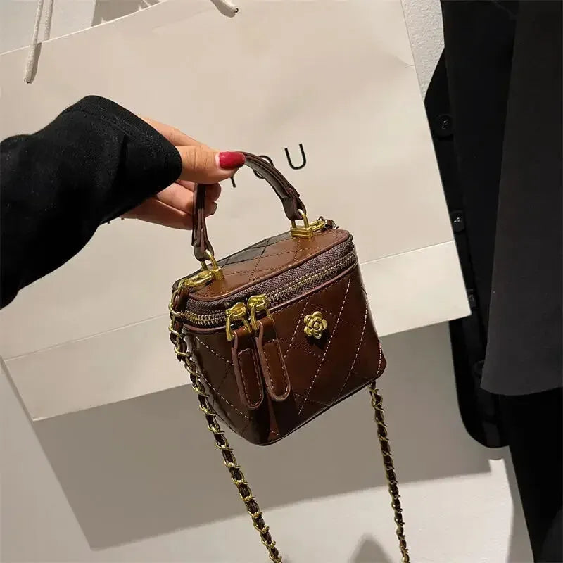 Petit sac à main bandoulière cubique matelassé au finition doré Aurore - image 20
