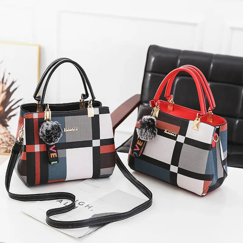 Sac à main bandoulière avec son charms pompon Livia - image 10