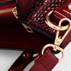 Sac à main bandoulière chic brillant et texturé Clara - image 17