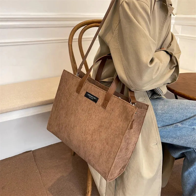 Sac à main cabas bandoulière en velours côtelé Amandine - image 11
