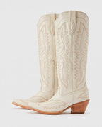 Bottes santiags hautes brodées effet cuir huilé Régine — Blanc Cassé, paire en packshot studio