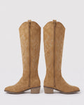 Bottes santiags brodées en suédine Zéphyrine — Camel, paire vue de profil studio