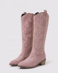 Bottes santiags brodées en suédine Zéphyrine — Vieux Rose, paire vue de trois quarts studio