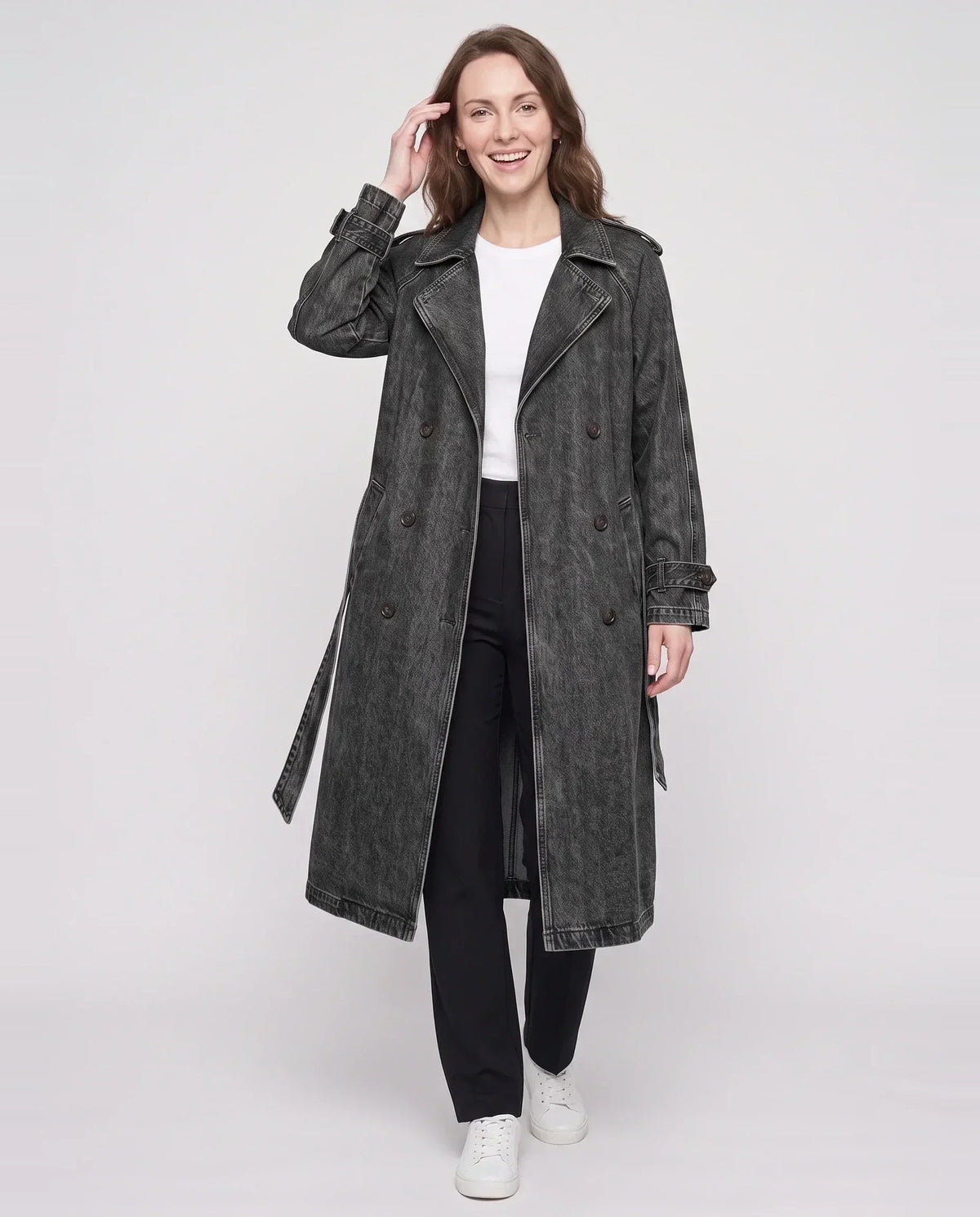 Trench long en jean noir délavé Théodora, vue de face en studio