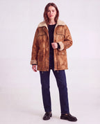 Veste aviateur réversible en sherpa caramel vieilli Mahaut, vue de face en studio