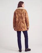 Veste aviateur réversible en sherpa caramel vieilli Mahaut, vue de dos en studio