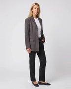 Veste-blazer oversize en suédine gris anthracite Eugénie, vue de face en studio