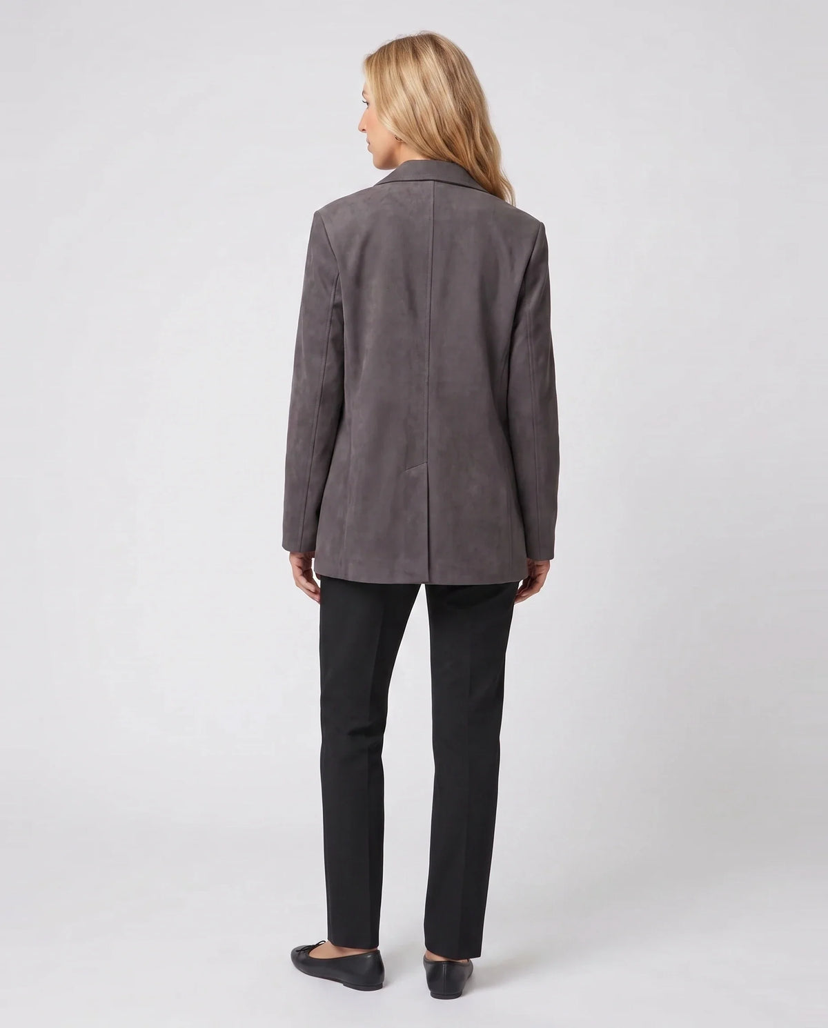 Veste-blazer en suédine gris anthracite Eugénie, vue de dos en studio