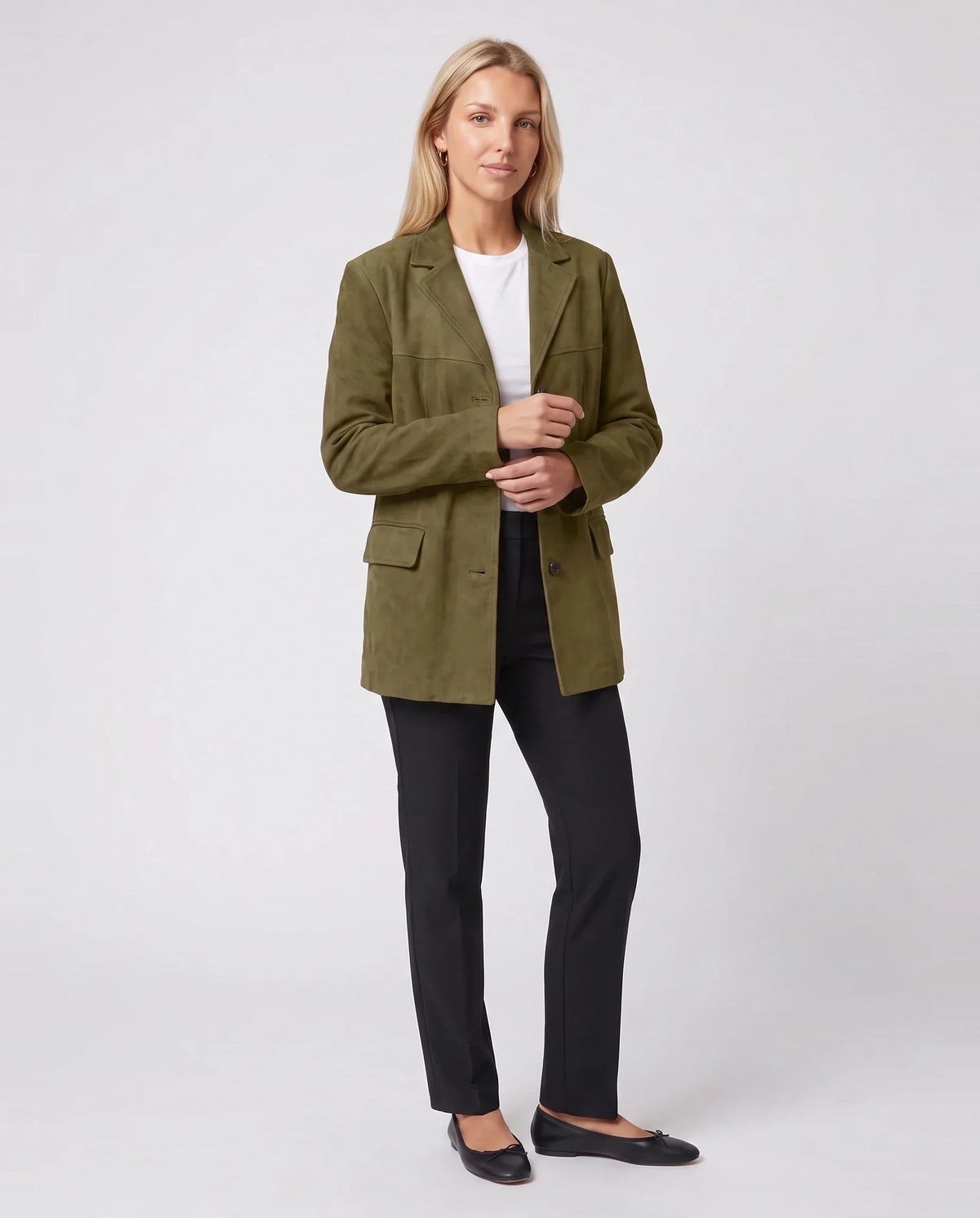 Veste-blazer oversize en suédine kaki Eugénie, vue de face en studio