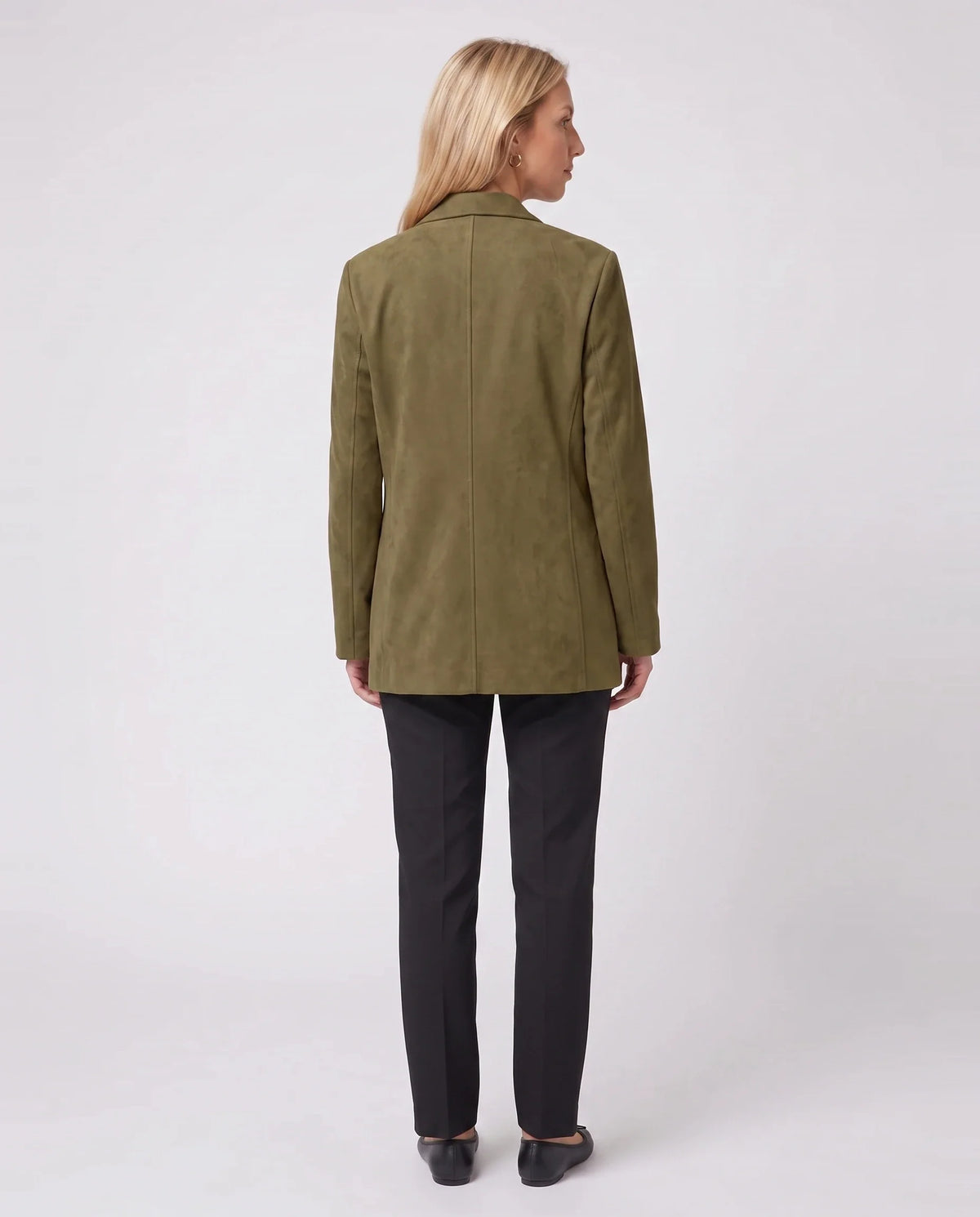Veste-blazer en suédine kaki Eugénie, vue de dos en studio