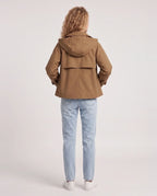 Veste à capuche brun Eulalie, vue de dos en studio