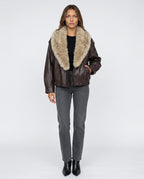Veste oversize simili marron à col en fausse fourrure Quitterie, vue de face en studio