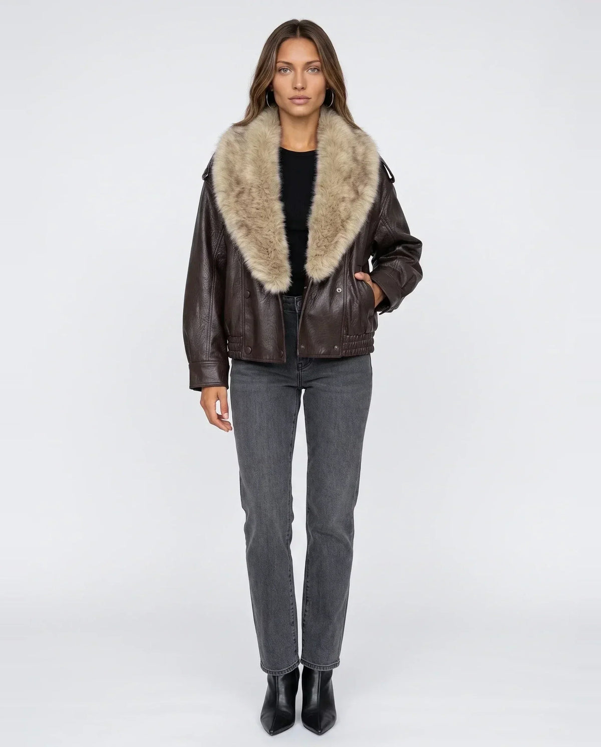 Veste oversize simili marron à col en fausse fourrure Quitterie, vue de face en studio