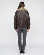 Veste oversize simili marron à col en fausse fourrure Quitterie, vue de dos en studio
