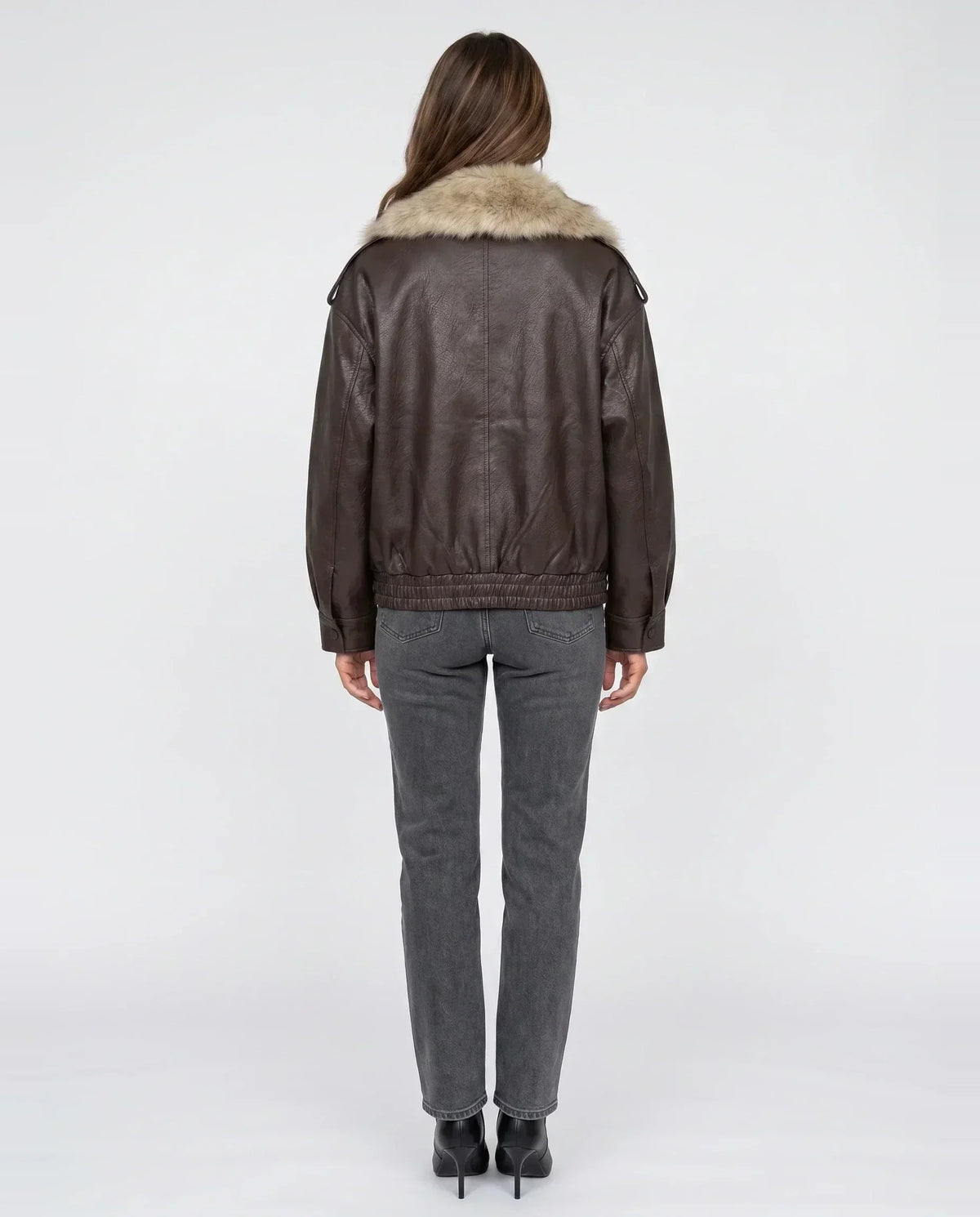 Veste oversize simili marron à col en fausse fourrure Quitterie, vue de dos en studio