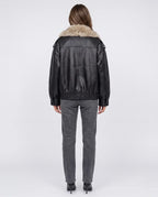 Veste oversize simili noire à col en fausse fourrure Quitterie, vue de dos en studio