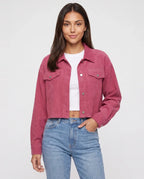 Veste courte en velours côtelé Y2K rose framboise Sidonie, plan rapproché en studio