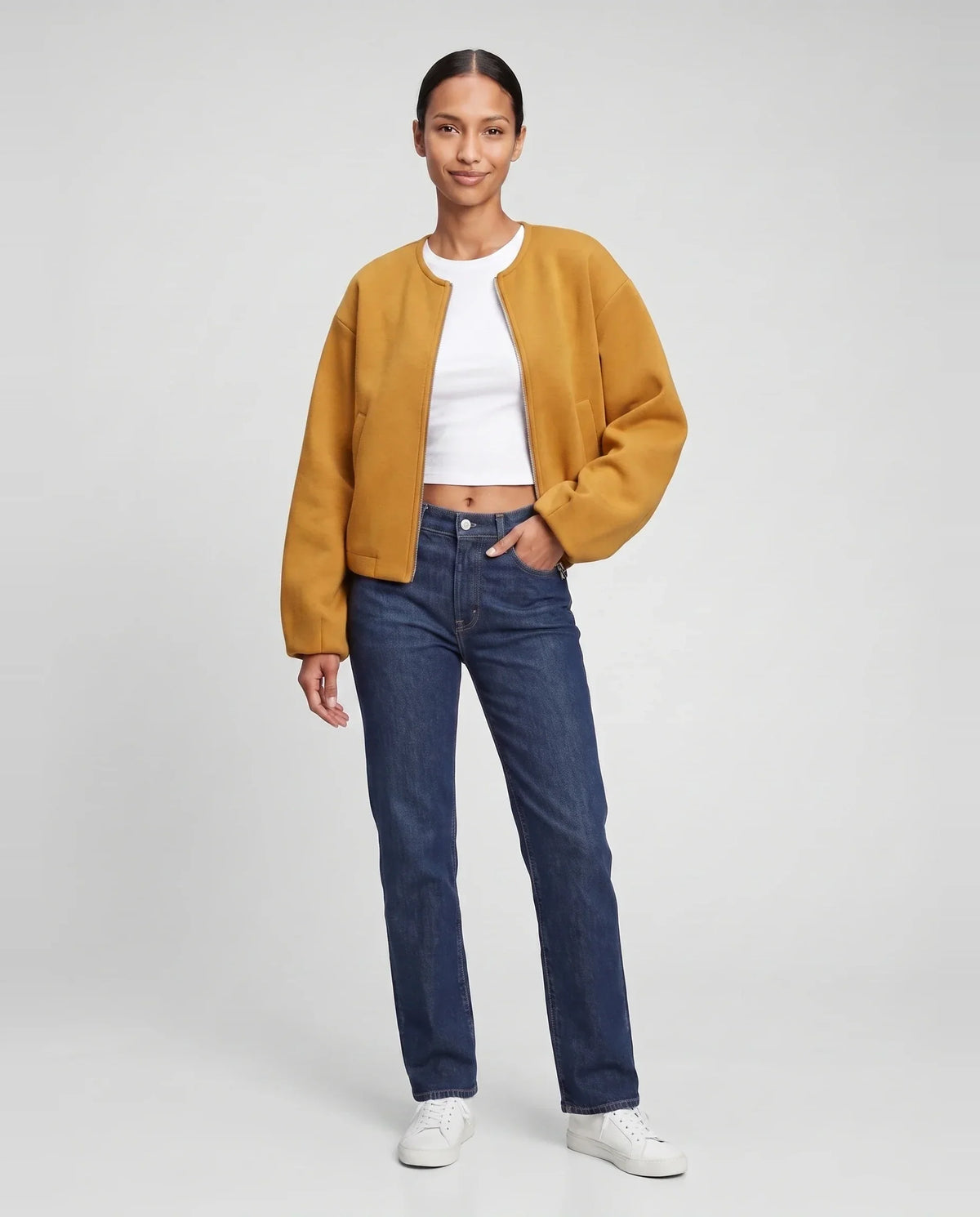 Veste zippée sans col en maille jaune moutarde Capucine, vue de face en studio