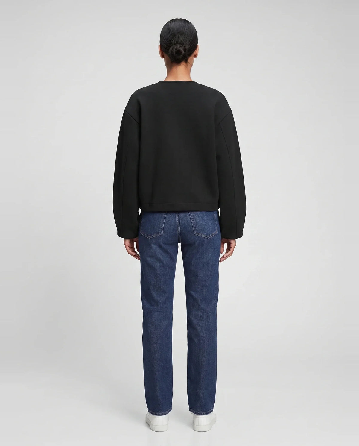 Veste zippée sans col en maille noire Capucine, vue de dos en studio