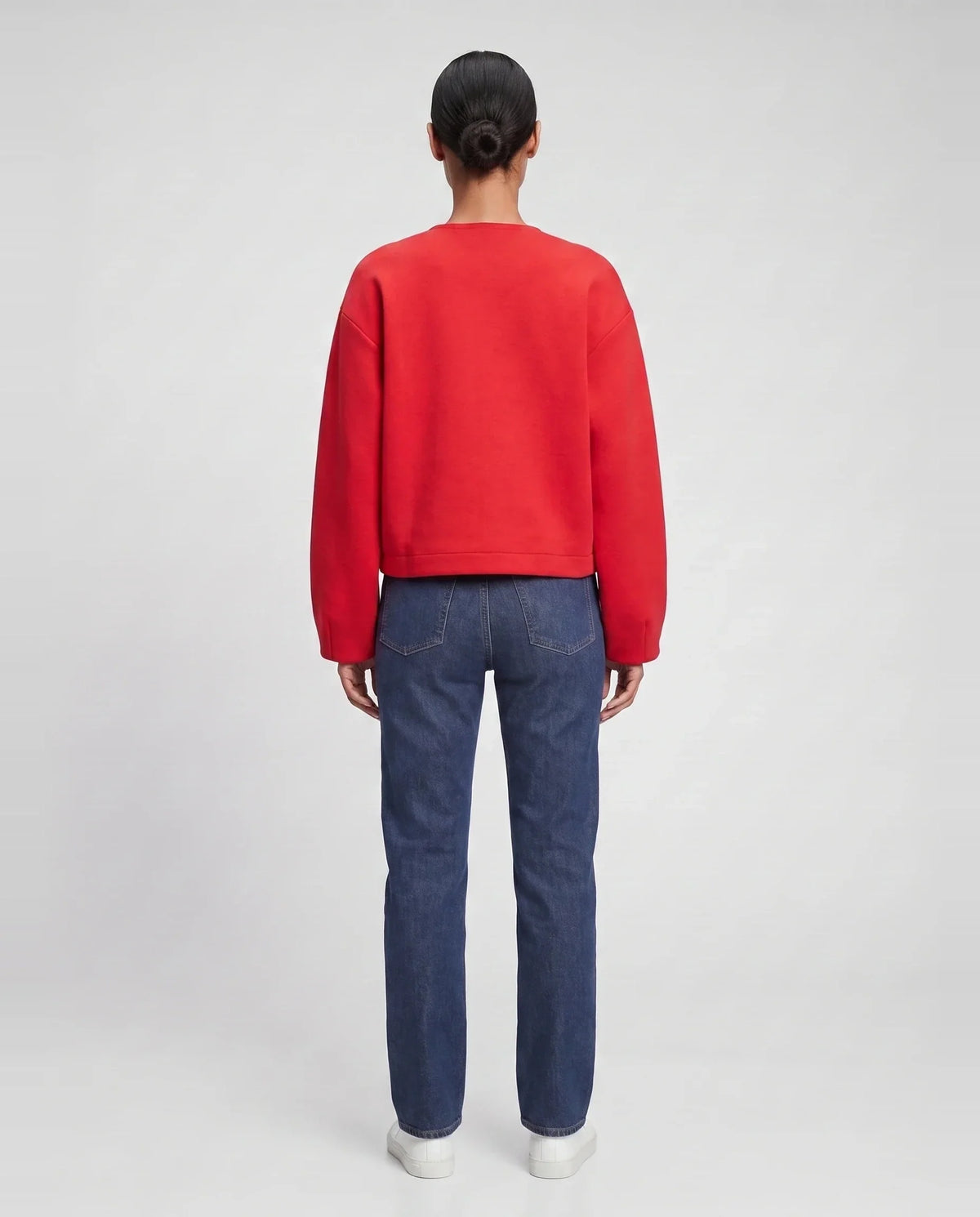 Veste zippée sans col en maille rouge Capucine, vue de dos en studio