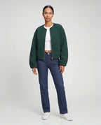Veste zippée sans col en maille vert bouteille Capucine, vue de face en studio