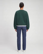 Veste zippée sans col en maille vert bouteille Capucine, vue de dos en studio